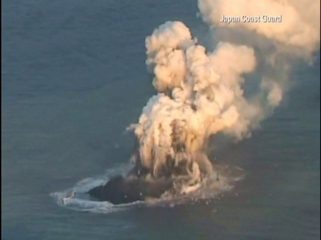 Wybuch podwodnego wulkanu w Japonii.