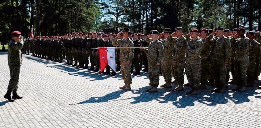 Uroczyste powitanie żołnierzy polskich i amerykańskich na...