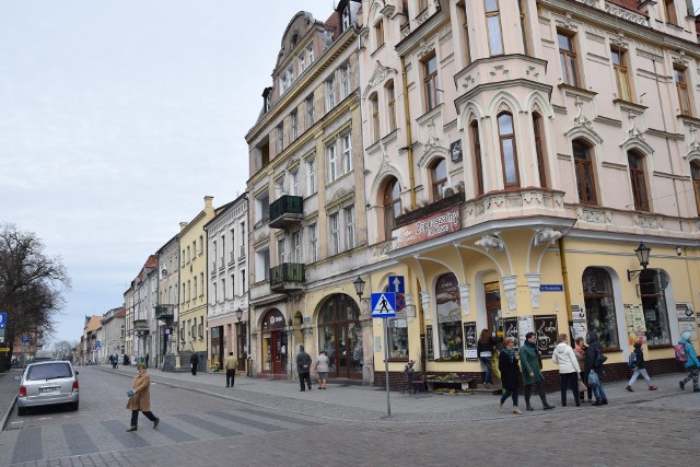 Będzie ładniej, gdy w kamienicach wpisanych do rejestru i ewidencji zabytków będą okna i drzwi z drewna