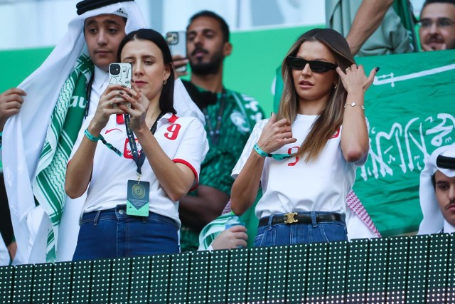 Anna Lewandowska razem z siostrą Roberta, Mileną dopingowały kapitana reprezentacji Polski na stadionie Education City podczas mecz z Arabią Saudyjską