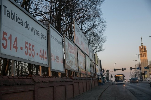 W wielu miejscach Krakowa mieliśmy do czynienia z zalewem reklam. Dzięki uchwale część tablic zniknęła
