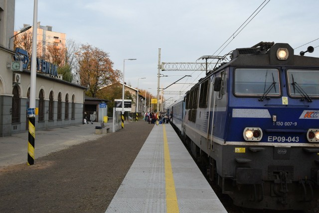 Na stacji kolejowej w Rybniku doszło do groźnego incydentu. Zawinił dyżurny ruchu, którego odsłonięto od czynności