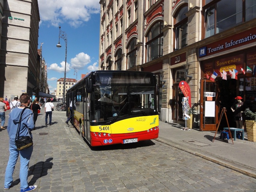 Wrocławianie oglądali nowy autobus. Co sądzą o Solarisach? (ZDJĘCIA)