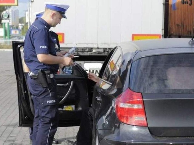 Łapówka dla policjantów? Najodważniejsi proponują nawet 50 zł. Inni kilka tysięcy!