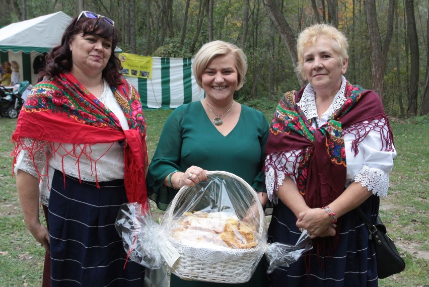 Tłumy smakoszy na Festiwalu Ziemniaka w Muzeum Wsi Radomskiej. Było wiele konkursów i pokazów [ZDJĘCIA]