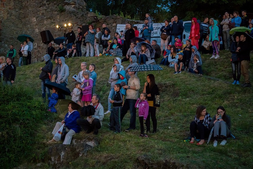 Nowy Sącz. Nocne widowisko pod Basztą Kowalską [ZDJĘCIA, WIDEO]