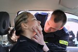 150 podlaskich policjantów uczy się udzielania pierwszej pomocy. Trwa II edycja programu "Praktyczny Kurs Ratowania Życia" (zdjęcia)