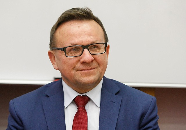 Decyzja o zawieszeniu Marka Matuszewskiego w PiS, może oznaczać, że PiS w Łódzkiem PO władzę nie sięgnie. Wszystko powinno być jasne w czwartek po południu na pierwszej sesji sejmiku.