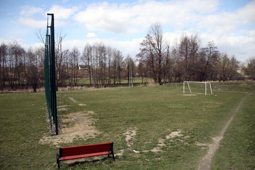 Boisko na Wrotkowie. Bramki zostaną ustawione w odpowiednim...