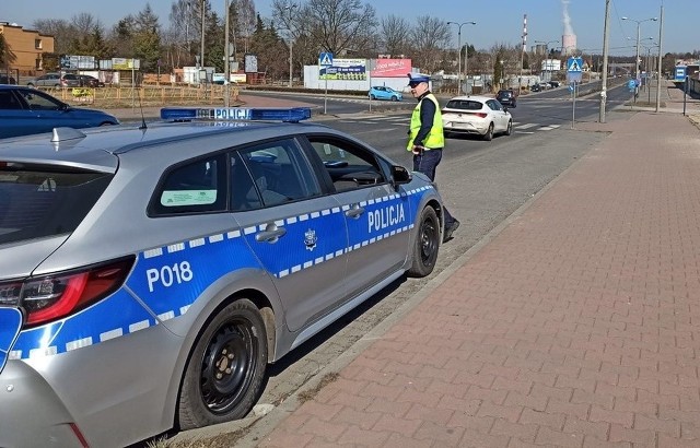 Podczas wtorkowej akcji policjanci z KPP w Będzinie ukarali pieszych i kierowców ponad 90 mandatami.Zobacz kolejne zdjęcia/plansze. Przesuwaj zdjęcia w prawo - naciśnij strzałkę lub przycisk NASTĘPNE