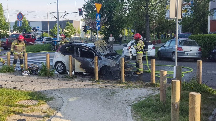 Jak informuje dyżurny wrocławskiej straży pożarnej,...