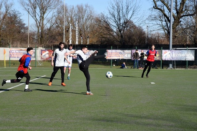 Sportowe widowisko zakończyło zwycięstwo podopiecznych Rafała Wojewódki 5:2. Bramki dla Orła zdobyli: M. Waltrowski (2), K.Sikorski (2), M. Grzelachowski.