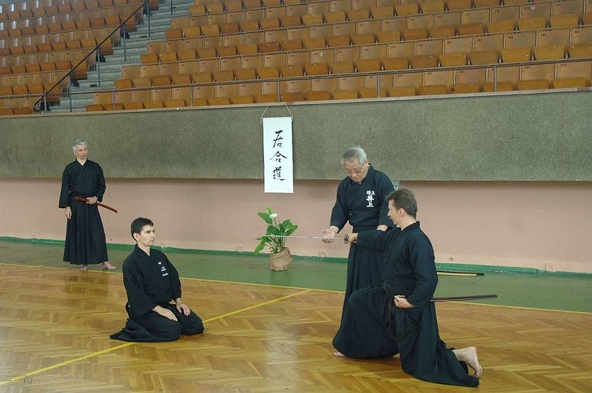 Iaido - sztuka walki mieczem samurajskim. Cwiczenia z...