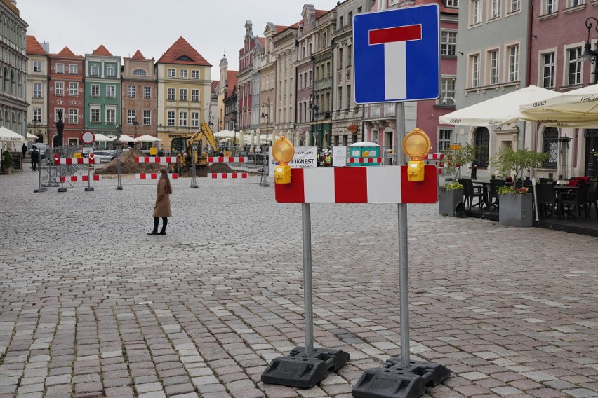 W pierwszych tygodniach prac pod obecną kostką brukową udało...