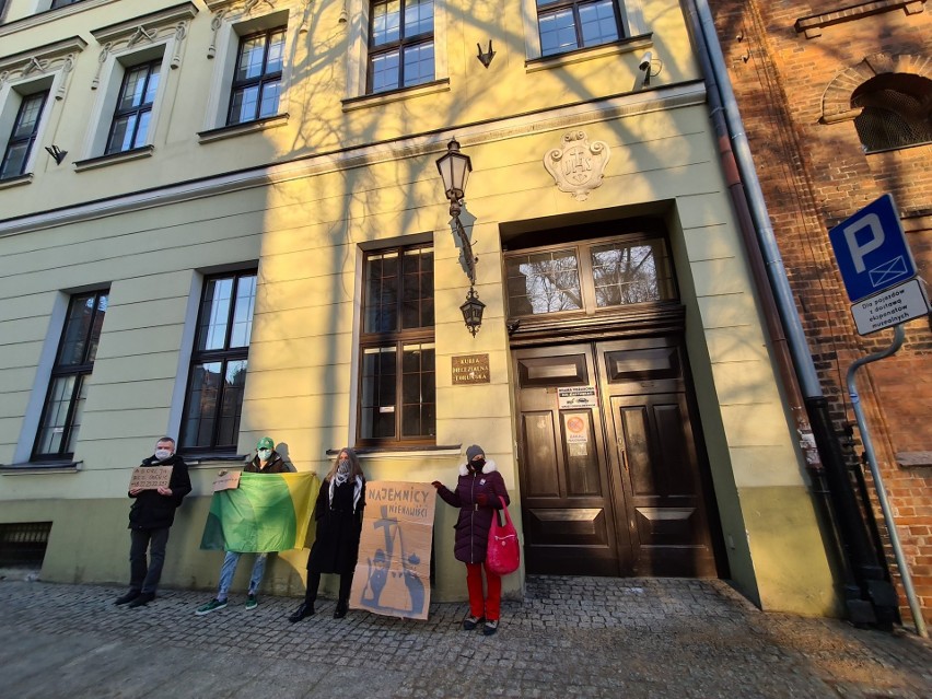 W niedzielę (21.02.2021) w Toruniu odbyła się pikieta pod...