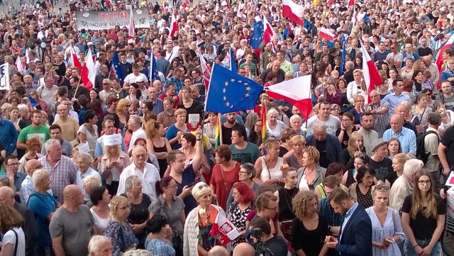 24 lipca 2017. Protest w obronie niezależności sądów na Rynku Głównym oraz marsz pod krakowski sąd