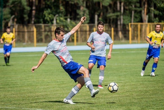 Fragment meczu 1. kolejki  IV ligi Budowlany KS Bydgoszcz - Lech Rypin (2:2) na Sielskiej. W sobotę ekipa Zbigniewa Sieradzkiego znowu zagra w Fordonie.