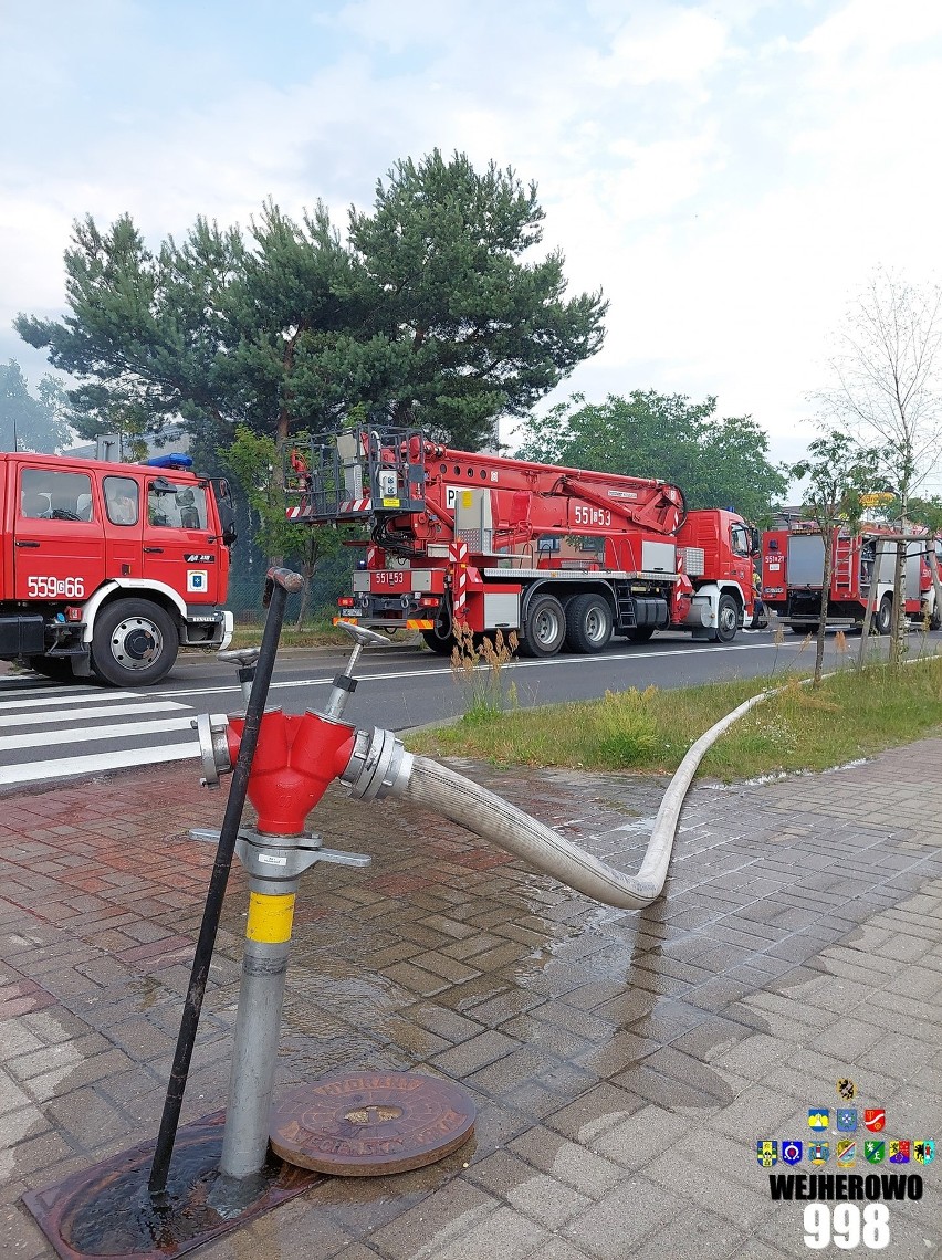 Pożar budynku jednorodzinnego w Wejherowie. Na miejscu był ZRM oraz pogotowie gazowe i energetyczne 30.06.2022 r.