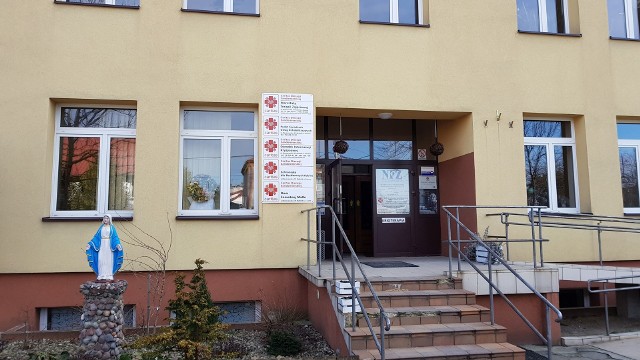 Wejście do siedziby Ośrodka Interwencji Kryzysowej Caritas Diecezji Sandomierskiej w Rudniku nad Sanem