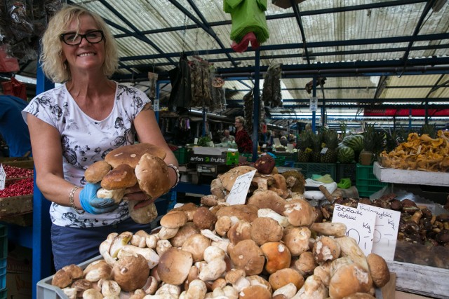 W Krakowie świeże grzyby oferowane są m.in. na Starym Kleparzu