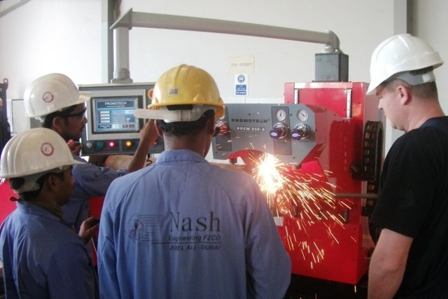 Szkolenie pracowników z obsługi urządzenia do profilowego cięcia rur u kontrahenta w Dubaju (Zjednoczone Emiraty Arabskie).