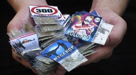- Klienci wiedzą wszystko o dopalaczach i nie zadają głupich pytań - mówi właściciel sklepu kolekcjonerskiego Legal w centrum Gorzowa, który pokazał nam kilka rodzajów "legalnych narkotyków&#8221;.