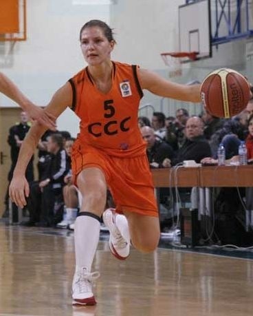 Ania Pietrzak rzuciła 14 punktów i jej CCC pewnie pokonało Ineą AZS Poznań.