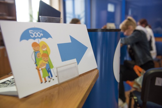 Od 2016 roku do 2021 roku realizację programu "Rodzina 500 plus" zajmowały się samorządy, w Toruniu - Urząd Miasta. Od 2022 roku to zadanie przejmuje Zakład Ubezpieczeń Społecznych