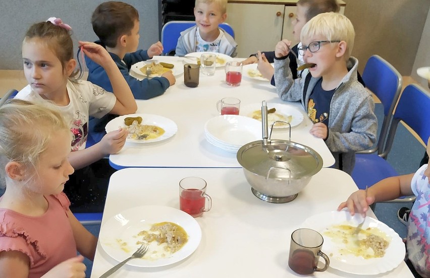 Szkoły coraz bardziej dbają o to, aby posiłki były nie tylko...