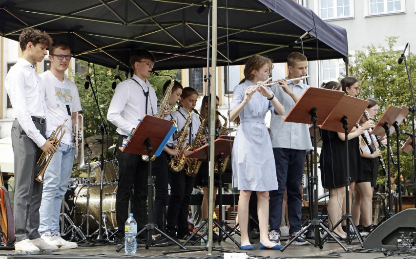 Festiwal "Lato na Starym Mieście" w Grudziądzu. Koncert uczniów Państwowej Szkoły Muzycznej na Rynku [zdjęcia]