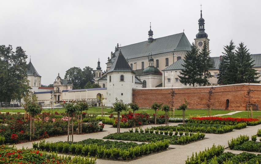 Bazylika i klasztor bernardynów w Leżajsku - zbudowane w...