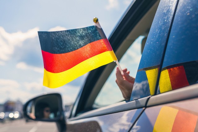 Instytut Spraw Publicznych ogłosił wyniki „Barometru Polska – Niemcy 2020”. W lutym 2020 zapytano po tysiąc osób w obu krajach o to, jak postrzegają sąsiadów. Po raz pierwszy w historii badań prowadzonych od 2000 roku większy odsetek Niemców deklaruje sympatię do Polaków (55%) niż Polaków do Niemców (42%).