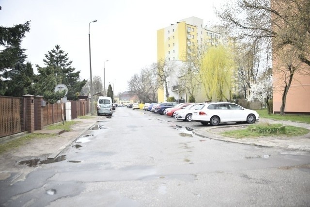 Na ulicy Cichej planowane jest ułożenie nowego asfaltu, budowa chodnika, kanalizacji deszczowej i oświetlenia. To jedno z tegorocznych zadań w ramach tak zwanych czynów społecznych.