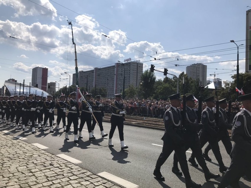 Tłumy na defiladzie w Katowicach oklaskują Wojsko Polskie