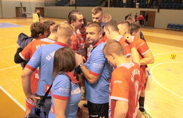 Szczypiorniści Uniwersytetu Radom wygrali w Ciechanowie i zapewnili sobie awans do pierwszej ligi.