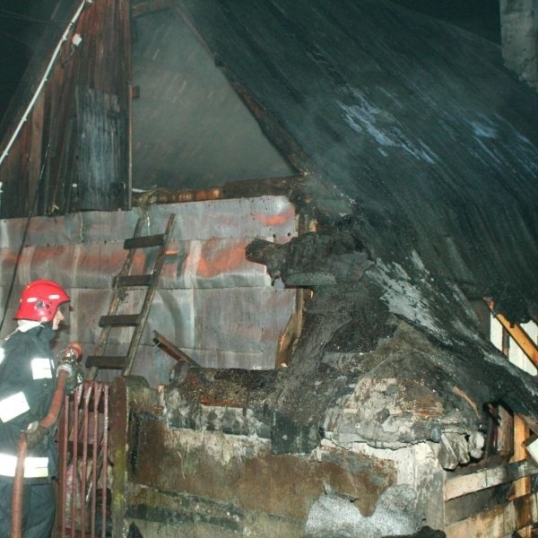 Palił się drewniany dom  przy ulicy Rajtarskiej na Kawetczyźnie.