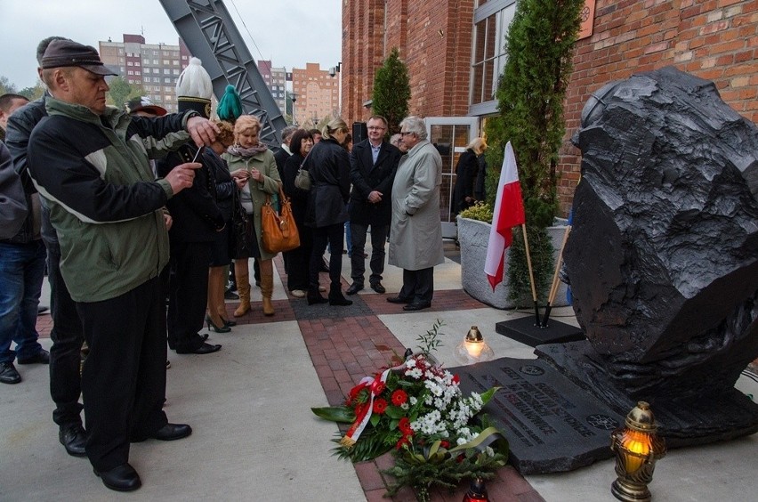 Siemianowice Śląskie: W Parku Tradycji odsłonięto obelisk poświęcony górnikom [ZDJĘCIA]