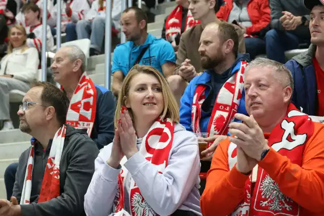 Kibice w Sosnowcu głośno dopingowali reprezentację Polski w meczu z Danią  Zobacz kolejne zdjęcia. Przesuwaj zdjęcia w prawo - naciśnij strzałkę lub przycisk NASTĘPNE