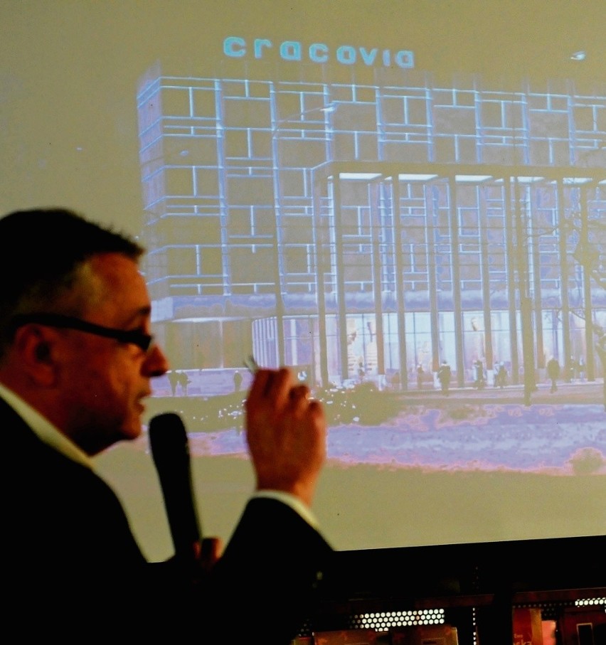 Marek Dunikowski pokazuje, jak wyglądałby budynek w nocy