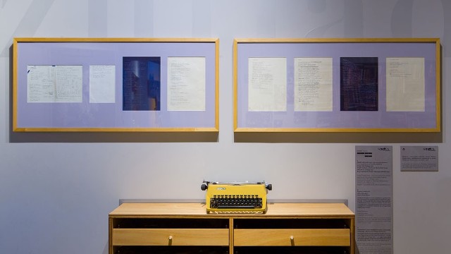 Poprzednia wystawa opowiadająca o Wisławie Szymborskiej za pomocą jej przedmiotów była czynna do grudnia 2020 roku w Pałacu Szołayskich.