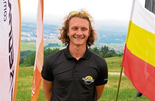Grzegorz Leszek ma 28 lat. Uprawia nie tylko biegi, jeździ w zawodach na górskim rowerze, pasjonuje się narciarstwem