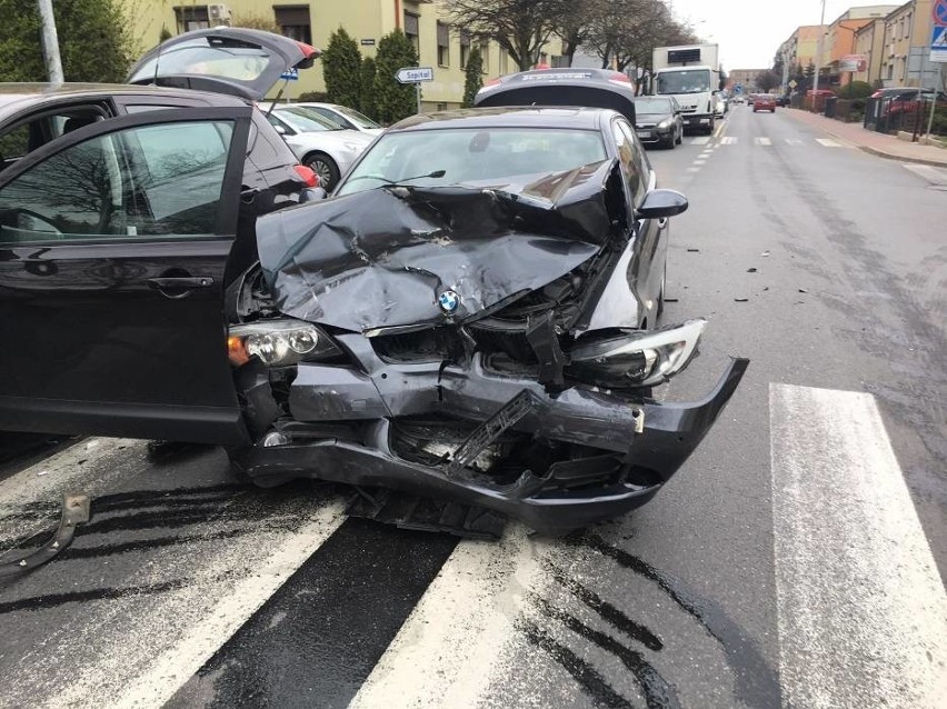 Kierująca BMW nie ustąpiła pierwszeństwa. Znamy szczegóły kolizji w Pleszewie