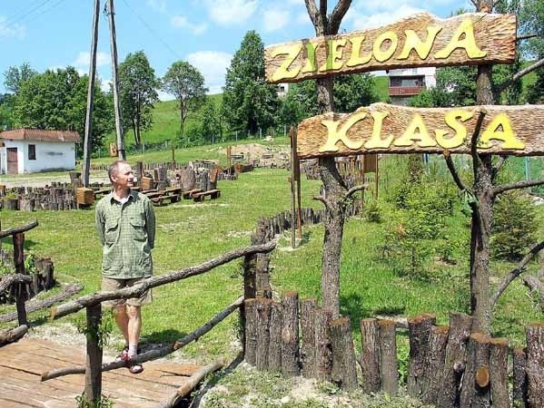 Stanisław Rębisz, zastępca nadleśniczego Nadleśnictwa Bircza, zaprasza do zielonej klasy