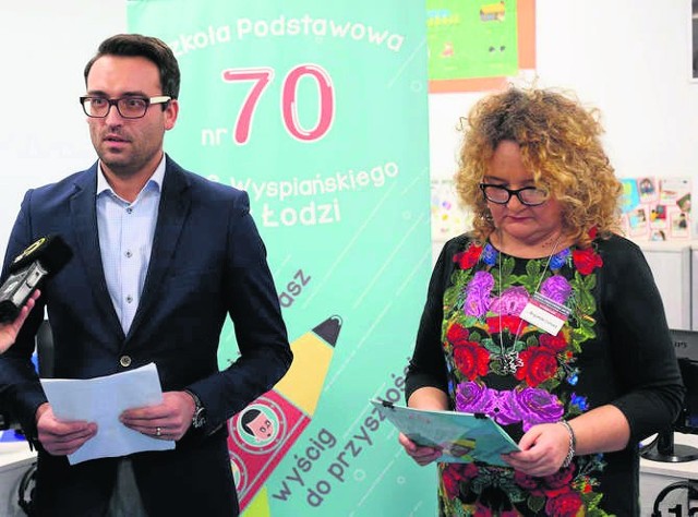 Bogumiła Cichacz, dyrektor SP 70 i Sławomir Granatowski, wicedyrektor Biura Strategii UMŁ.