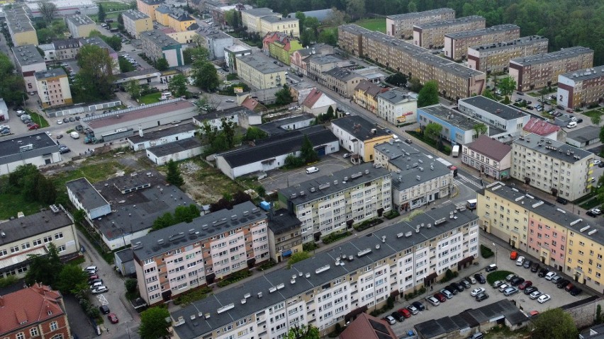 Tak wyglądają budynki po dawnych hurtowniach - rośnie w nich...