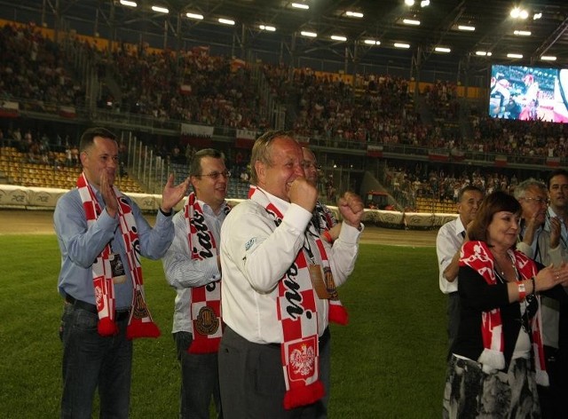 Władysław Komarnicki odebrał w Warszawie nagrodę dla działacza roku 2011 i wraz z prezydentem Gorzowa wyróżnienie w kat. "organizator roku". Obie za Drużynowy Puchar Świata.