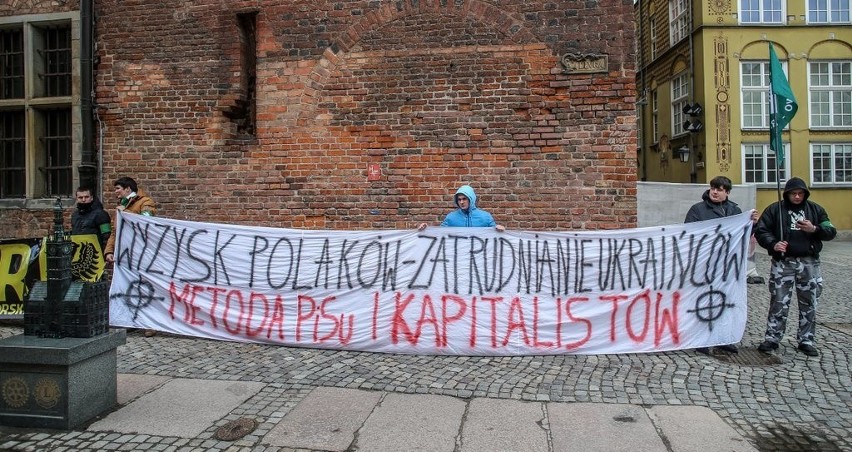 ONR pikietował w Gdańsku. Nie chcą imigrantów z Ukrainy [ZDJĘCIA]
