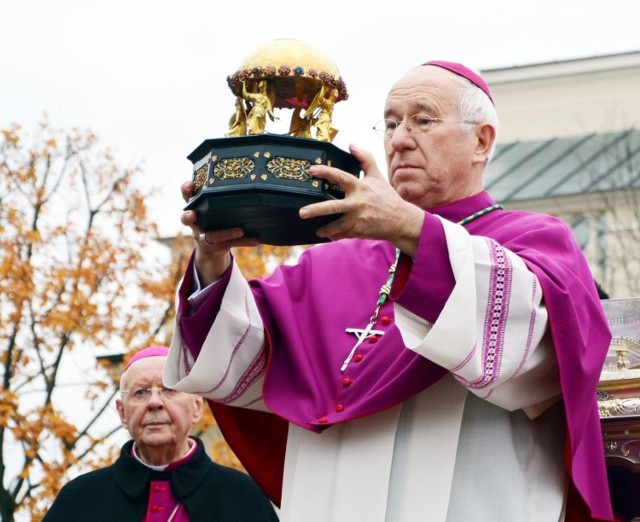 COVID-19 "zatrzymał" procesję z relikwiami św. Wiktorii w Łowiczu