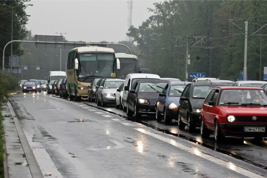 Maraton Wrocław przyczyną korków. Nawet 110 minut opóźnienia miały autobusy i tramwaje
