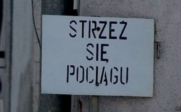 Mężczyzna przeżył zderzenie z pociągiem